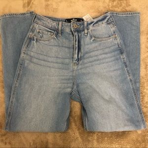 Hollister Ultra High-Rise Mom Jean Size 3L